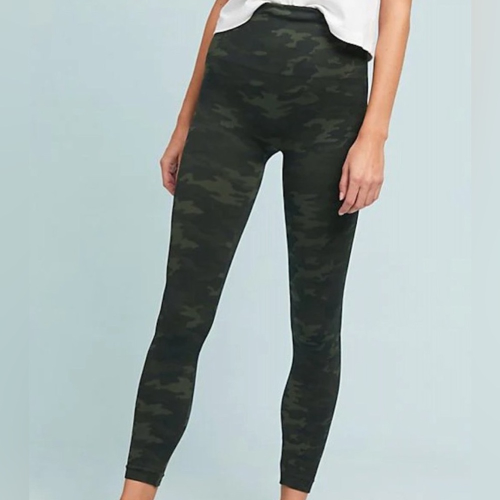Spanx "Look at Me Now" Seamless Leggings in a green camouflage print size XL